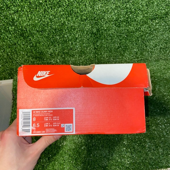 Nike Dunk ‘Dark Sulfur’ - Picture 8 of 10